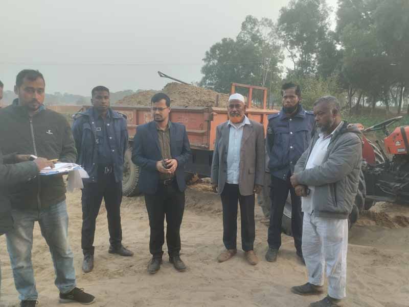 নদী থেকে অবৈধভাবে বালু উত্তোলন, ৫০ হাজার টাকা জরিমানা