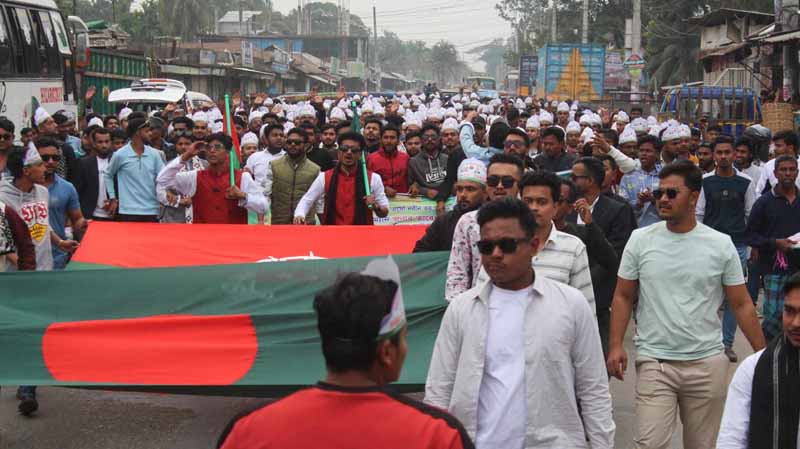 তারেক জিয়ার ৩১দফা বাস্তবায়নের লক্ষ্যে চরফ্যাশন ছাত্র জনতার মিছিল