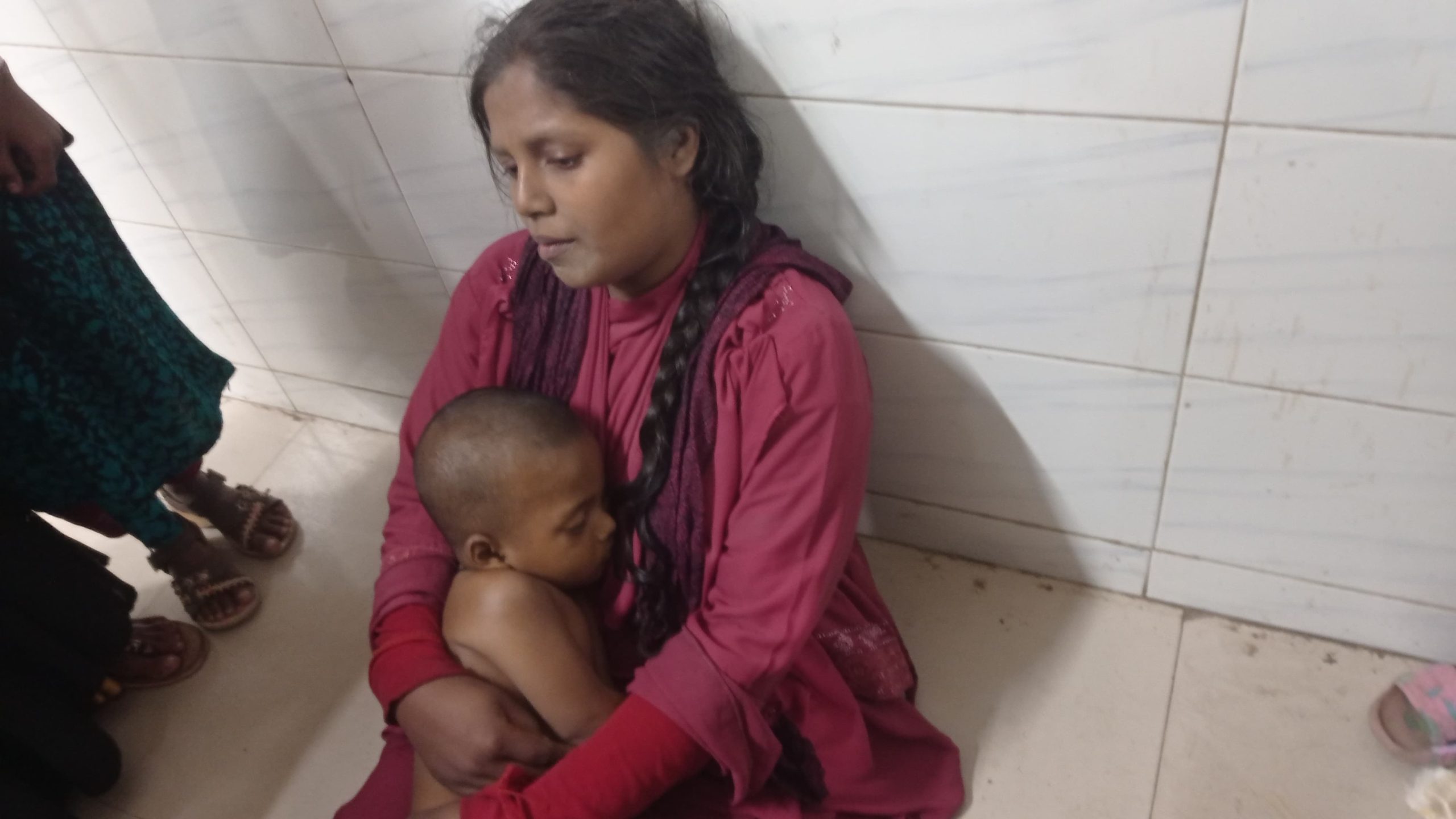 শিশু সন্তানকে কোলে নিয়ে নদীতে ঝাঁপ দিলেন মা, শিশু পুত্র মৃত্যু