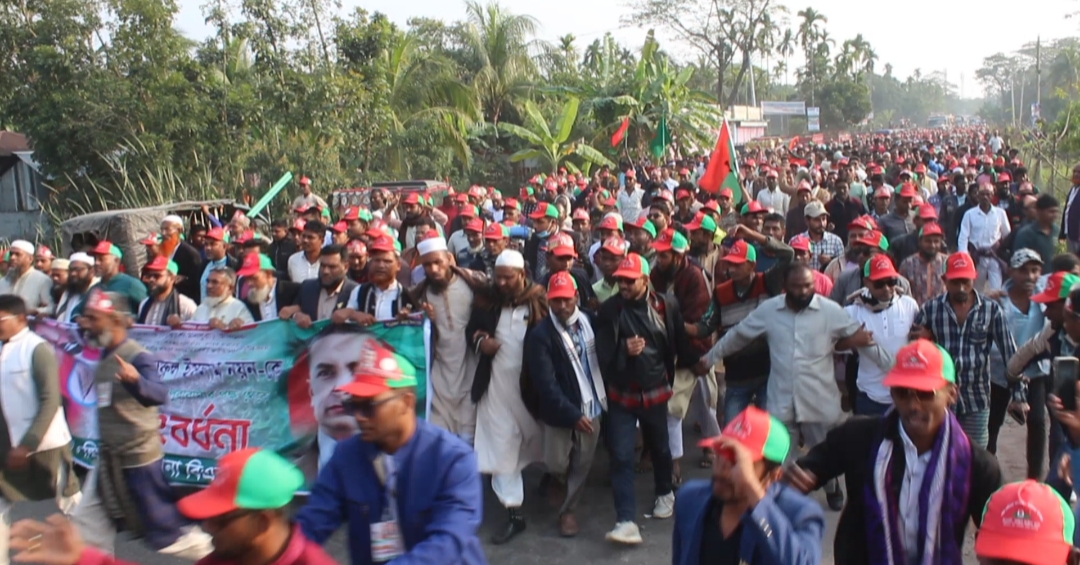 চরফ্যাসনে কেন্দ্রীয় যুবদল নেতার সংর্বধনা সভায় রেজাউল করিম খন্দকারের নেতৃত্বে বিশাল মিছিল