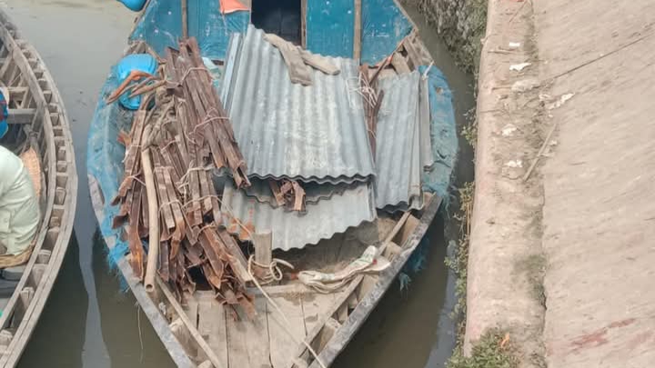 চরফ্যাশনে আশ্রয়ন প্রকল্পের ঘরের মালামাল চুরি, ট্রলার মাঝি আটক