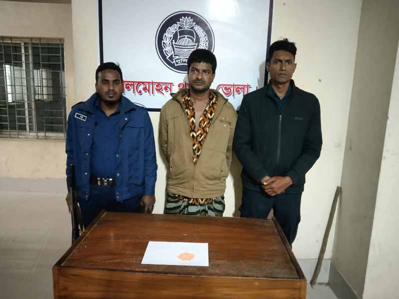 লালমোহনে ১শ পিচ ইয়াবাসহ চিহ্নিত মাদক কারবারি আটক