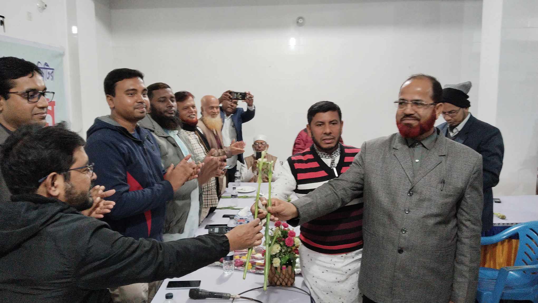 বাউফল প্রেসক্লাবের নবনির্বাচিত কমিটির দায়িত্বভার গ্রহণ