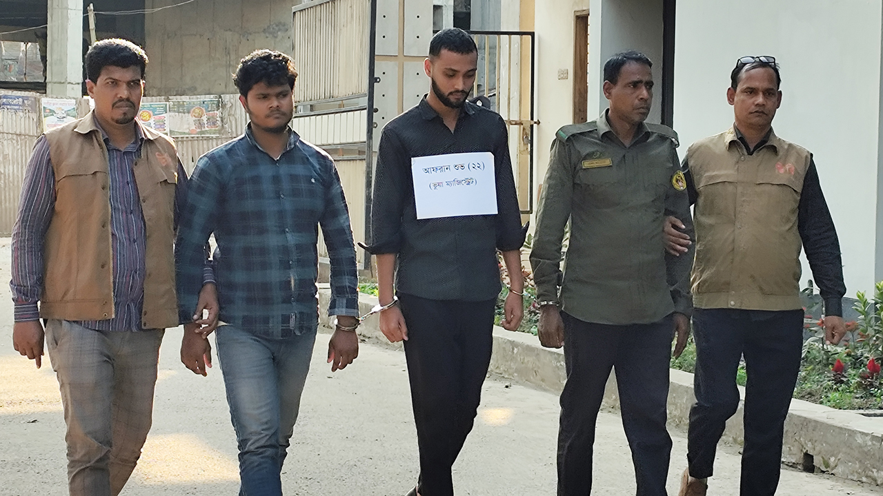 ভোলায় ভূয়া ম্যাজিস্ট্রেটসহ আটক ৩