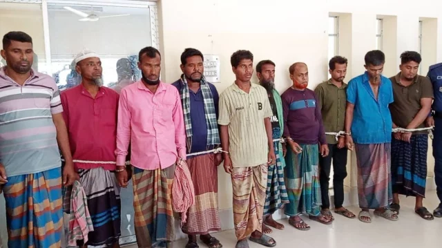 ভোলায় ৫ চোরাই গরুসহ আটক ১১