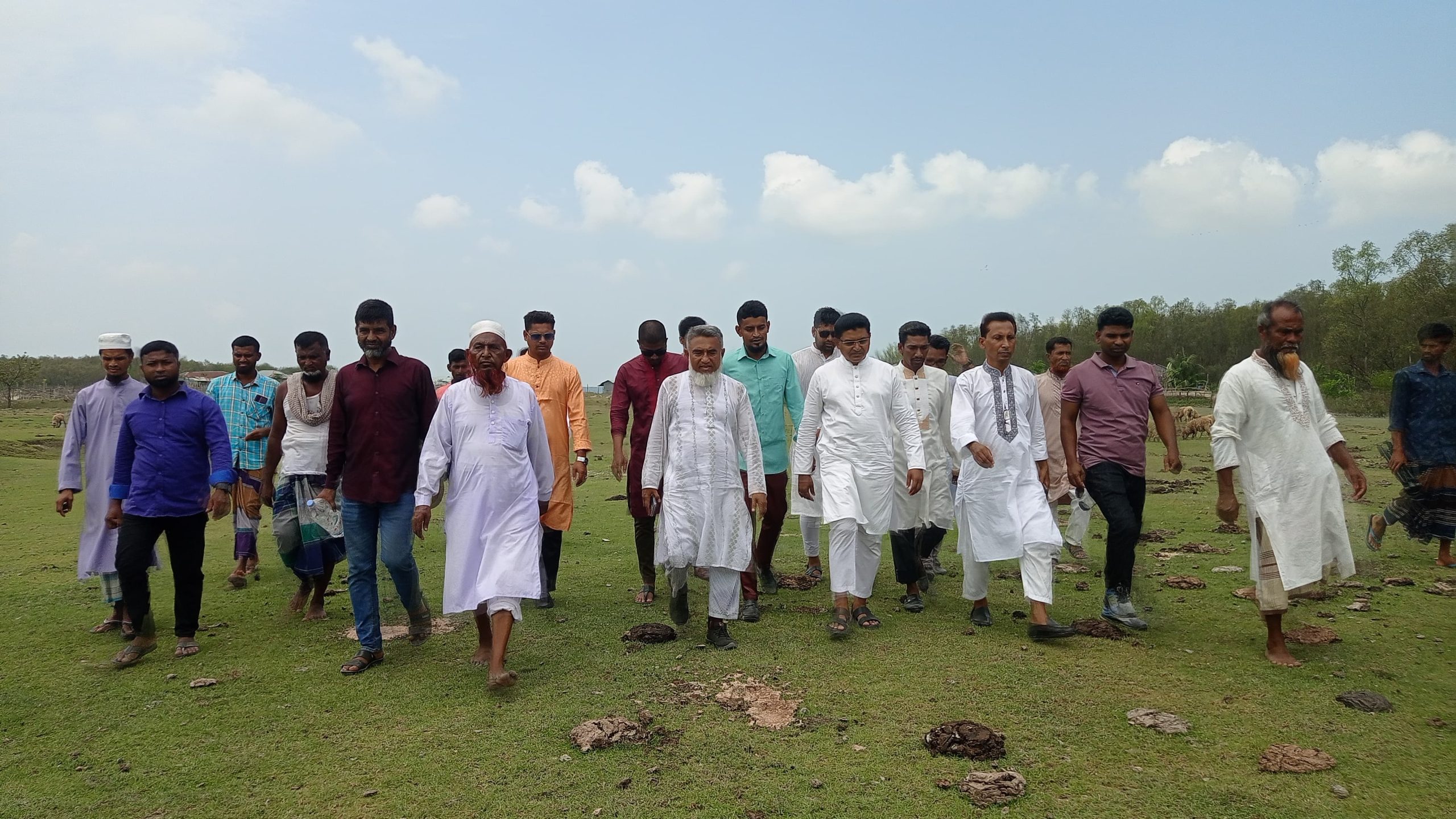 চরফ্যাশনের চর অঞ্চলের মানুষের সাথে ঈদ পরবর্তী শুভেচ্ছা বিনম করেন সবুজ খান