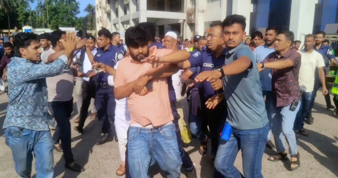 চিকিৎসকের অবহেলায় রোগীর মৃত্যুর অভিযোগ,স্বজন কর্তৃক গণধোলাইর শিকার ডাক্তার