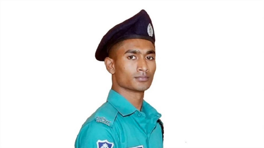 লাঠিপেটা না করে ছত্রভঙ্গ: রাষ্ট্রপতি পদক পেলেন সেই পুলিশ সদস্য