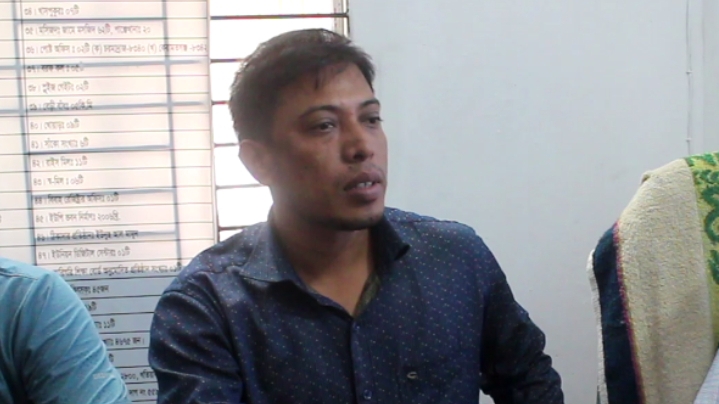 চরফ্যাশনে জেলে পুনর্বাসনের চালে অনিয়ম, ইউপি সচিব অহিদুর রহমানকে অবরুদ্ধ