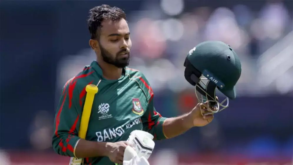 ৬ রানের মধ্যে নেই দুই উইকেট