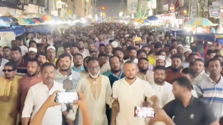 চরফ্যাশনে শ্রমিক দলের বিশাল বিক্ষোভ মিছিল অনুষ্ঠিত