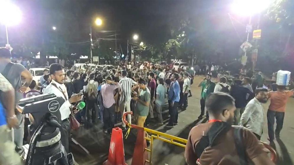 ডাকসুর ভোট ঘিরে থমথমে ঢাবি, ছাত্রদল-শিবির মুখোমুখি