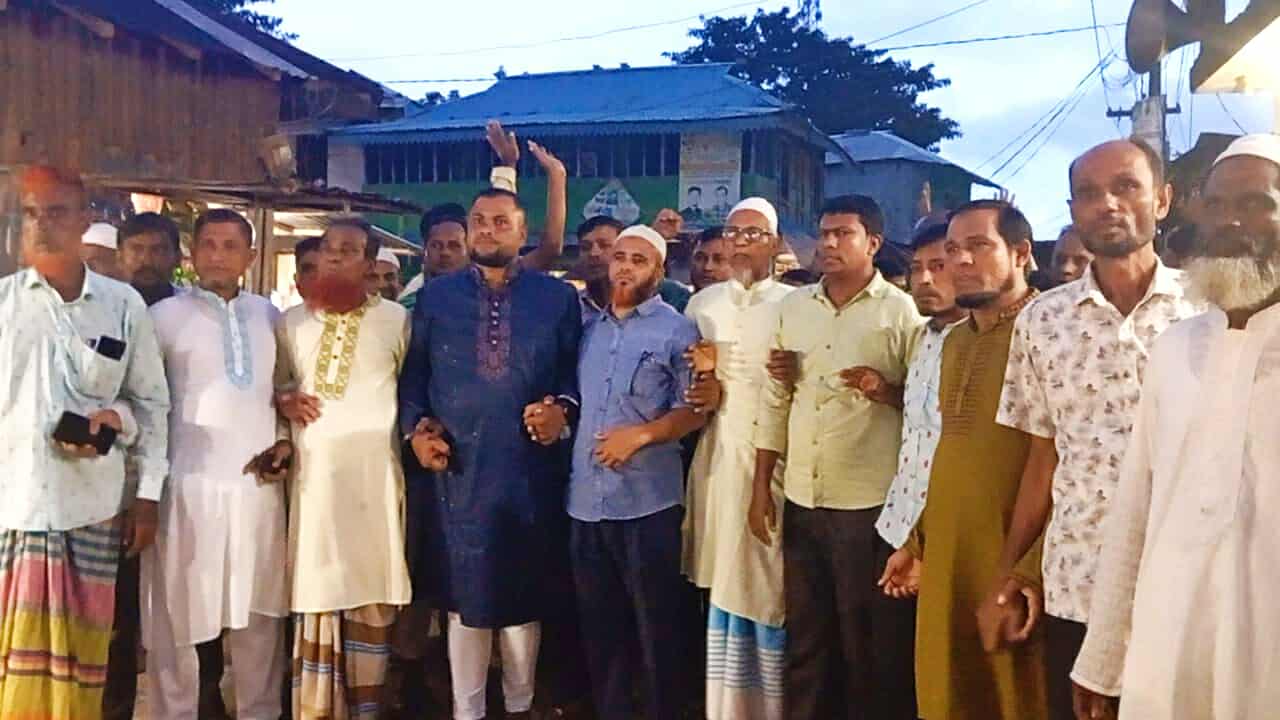 লালমোহনে বিএনপির সভাপতির বিরুদ্ধে অপপ্রচারের প্রতিবাদে বিক্ষোভ মিছিল ও প্রতিবাদ