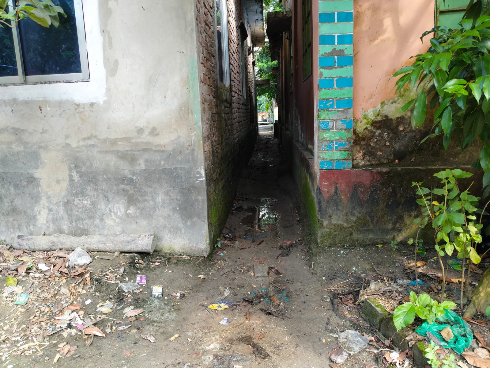 শতবর্ষী পথ দখল করে মৎস্যজীবীলীগ সভাপতির পাকাঘর নির্মাণ