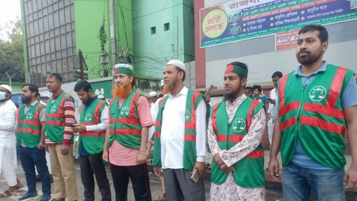 হাদির জানাজাস্থলে স্বেচ্ছাসেবক হিসেবে কাজ করছেন জামায়াতের ৬ হাজারের বেশি নেতা-কর্মী