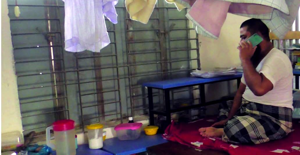 মাদ্রাসার শ্রেণীকক্ষ ও ছাত্রাবাস দখল করে বসবাস, ব্যাহত হচ্ছে শিক্ষার্থীদের পাঠদান