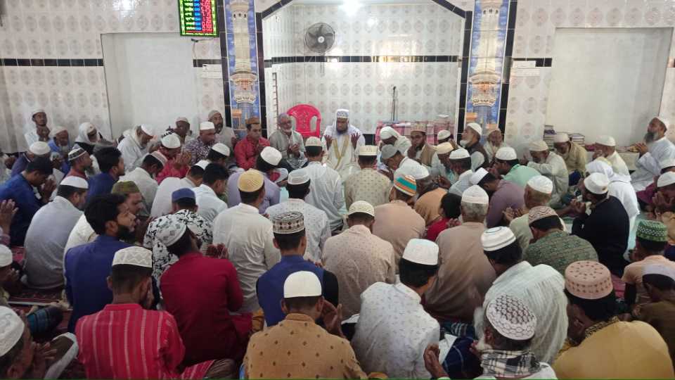 চরফ্যাশনে যুবদল নেতার উদ্যোগে খালেদা জিয়ার রোগমুক্তি কামনায় দোয়া ও মাহফিল