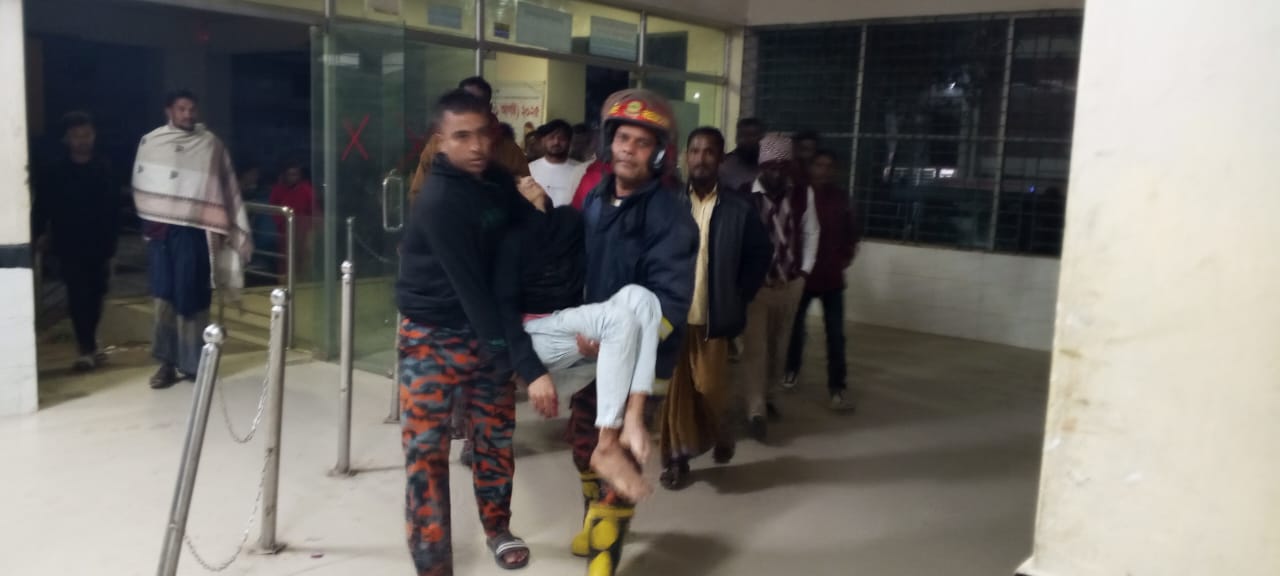 চরফ্যাশনে ব্যাটারিচালিত অটোরিকশার মুখোমুখি সংঘর্ষ, আহত ২