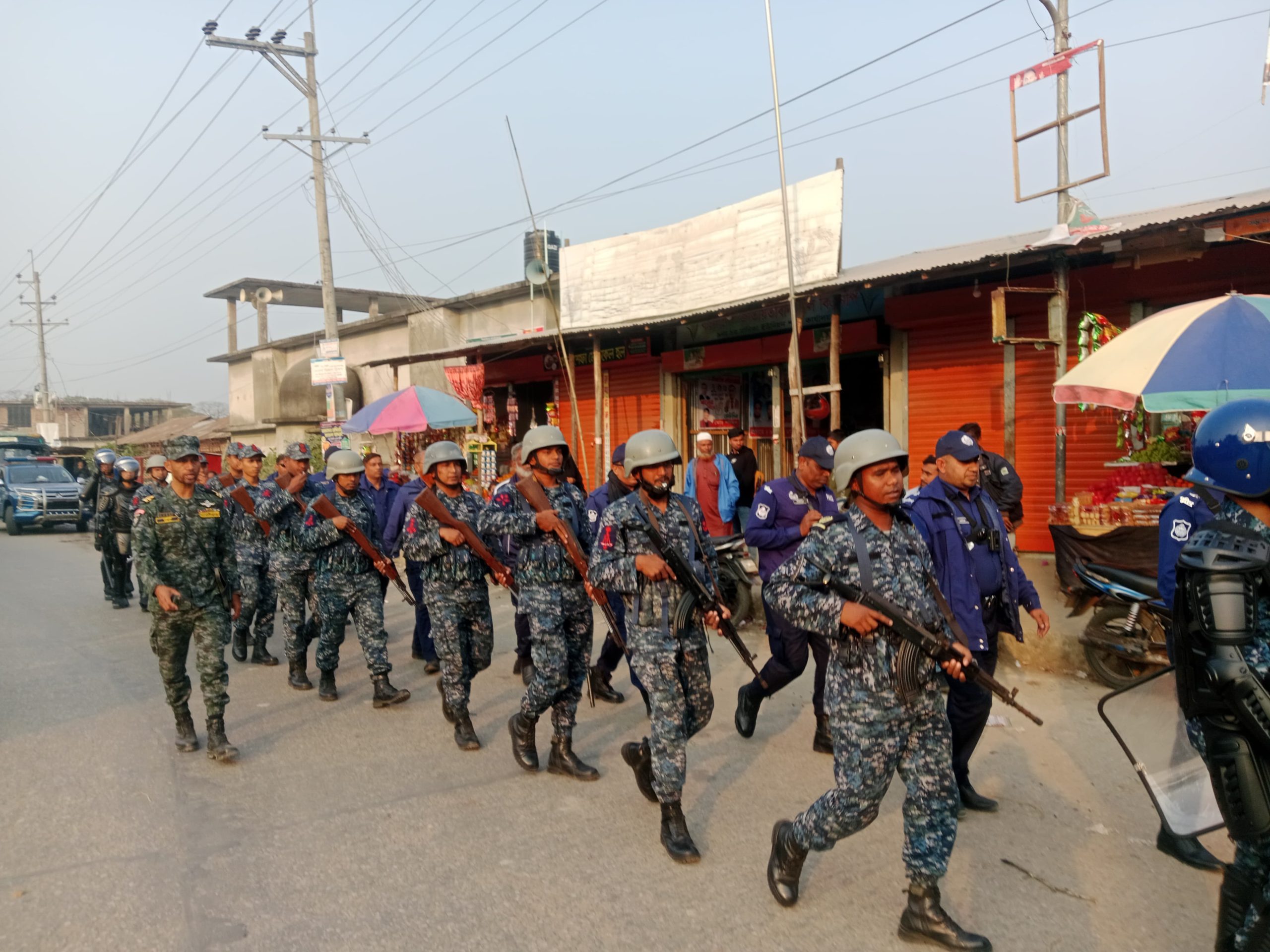 দক্ষিণ আইচায় যৌথ বাহিনীর টহল জোরদার, চাঁদাবাজ ও সন্ত্রাসীদের বিরুদ্ধে কঠোর বার্তা