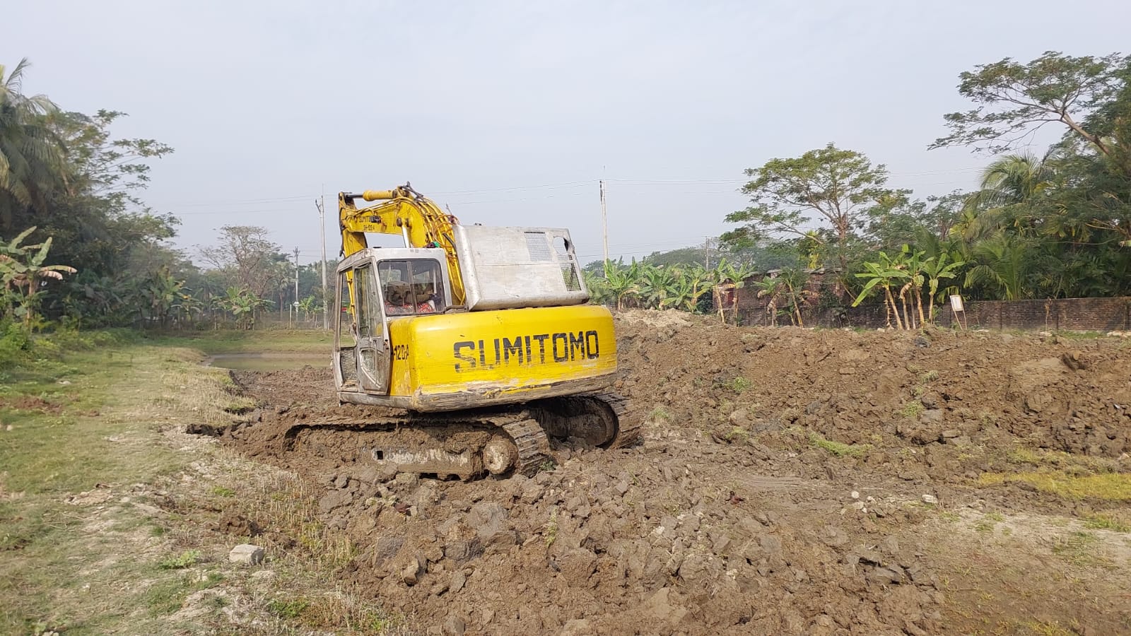 চরফ্যাশনে আদালতের নিষেধাজ্ঞা অমান্য করে রাতের আঁধারে জমি দখল চেষ্টার অভিযোগ