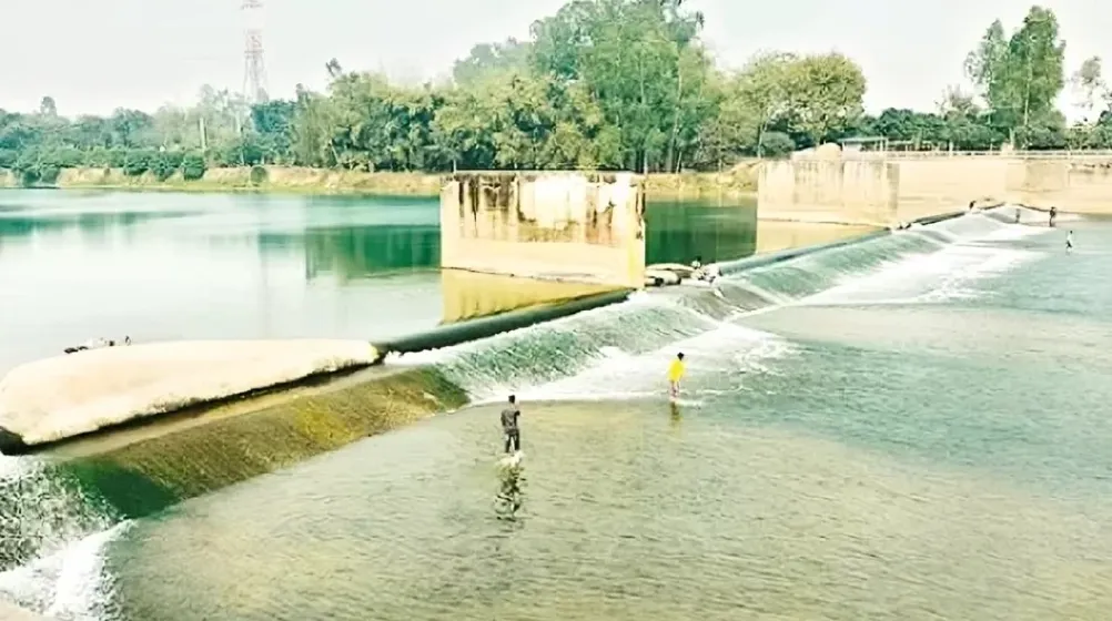 দিনাজপুরের মোহনপুর রাবারড্যাম ফুটো, দুশ্চিন্তায় কৃষক